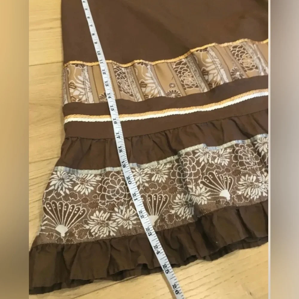 Apostrophe Skirt Size 12P Brown Floral Embroidered Side Zipper